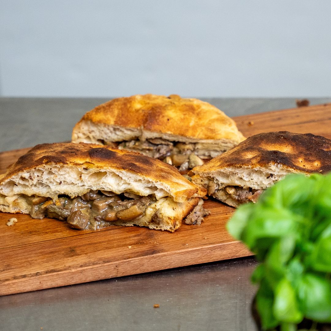 Pizza in pala con Salsicce e Funghi Porcini