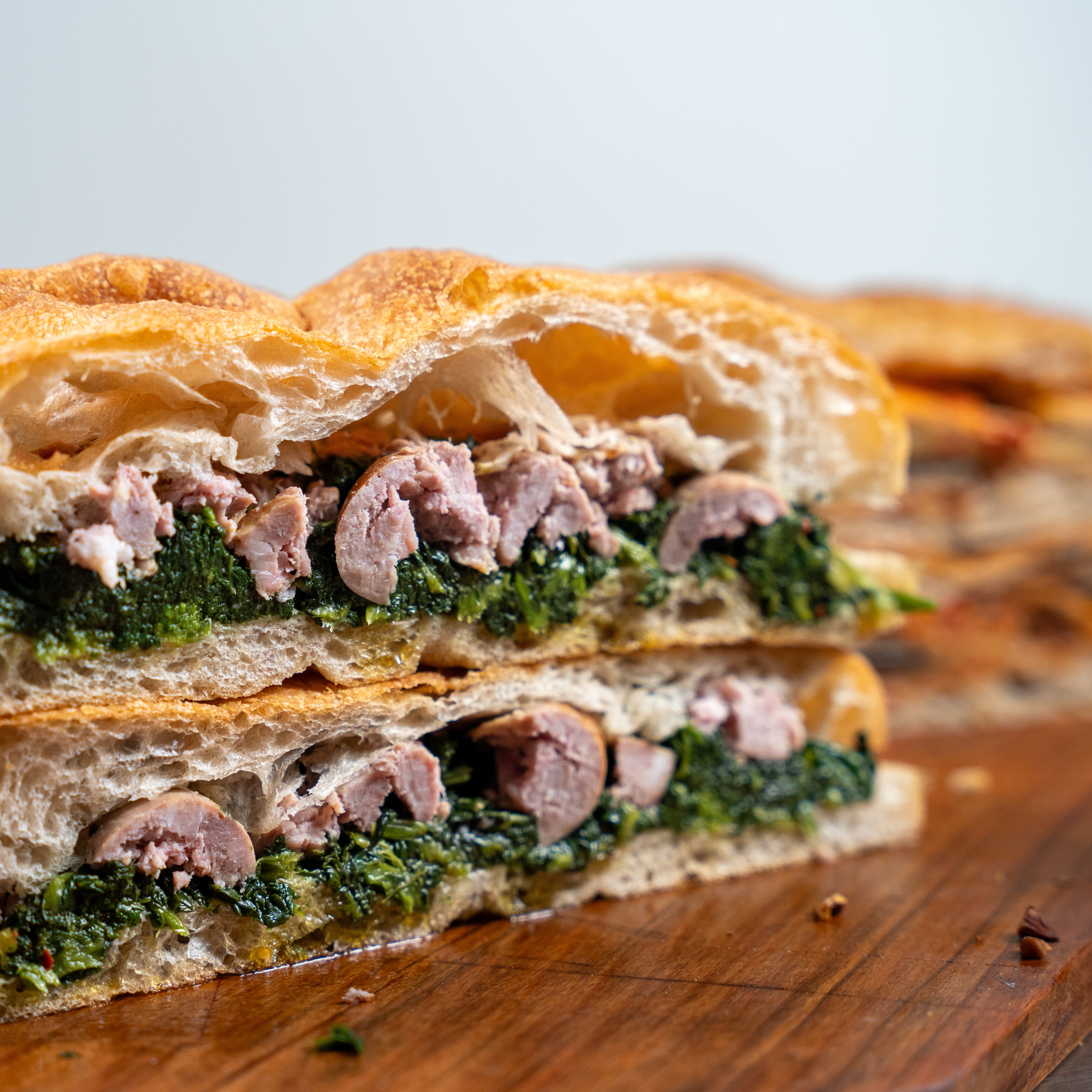 Pizza nel rutiello con Friarielli e Salsicce