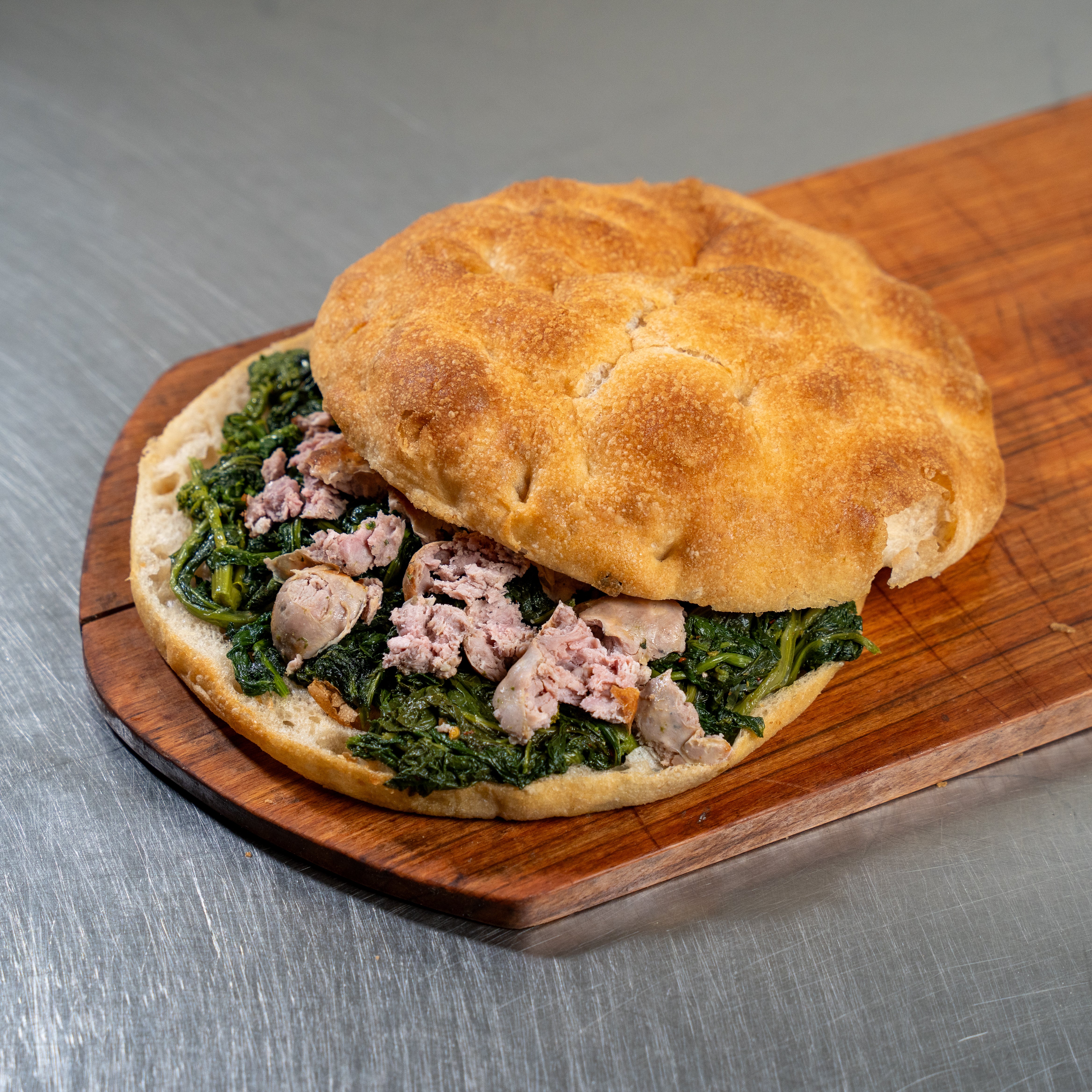 Pizza nel rutiello con Friarielli e Salsicce