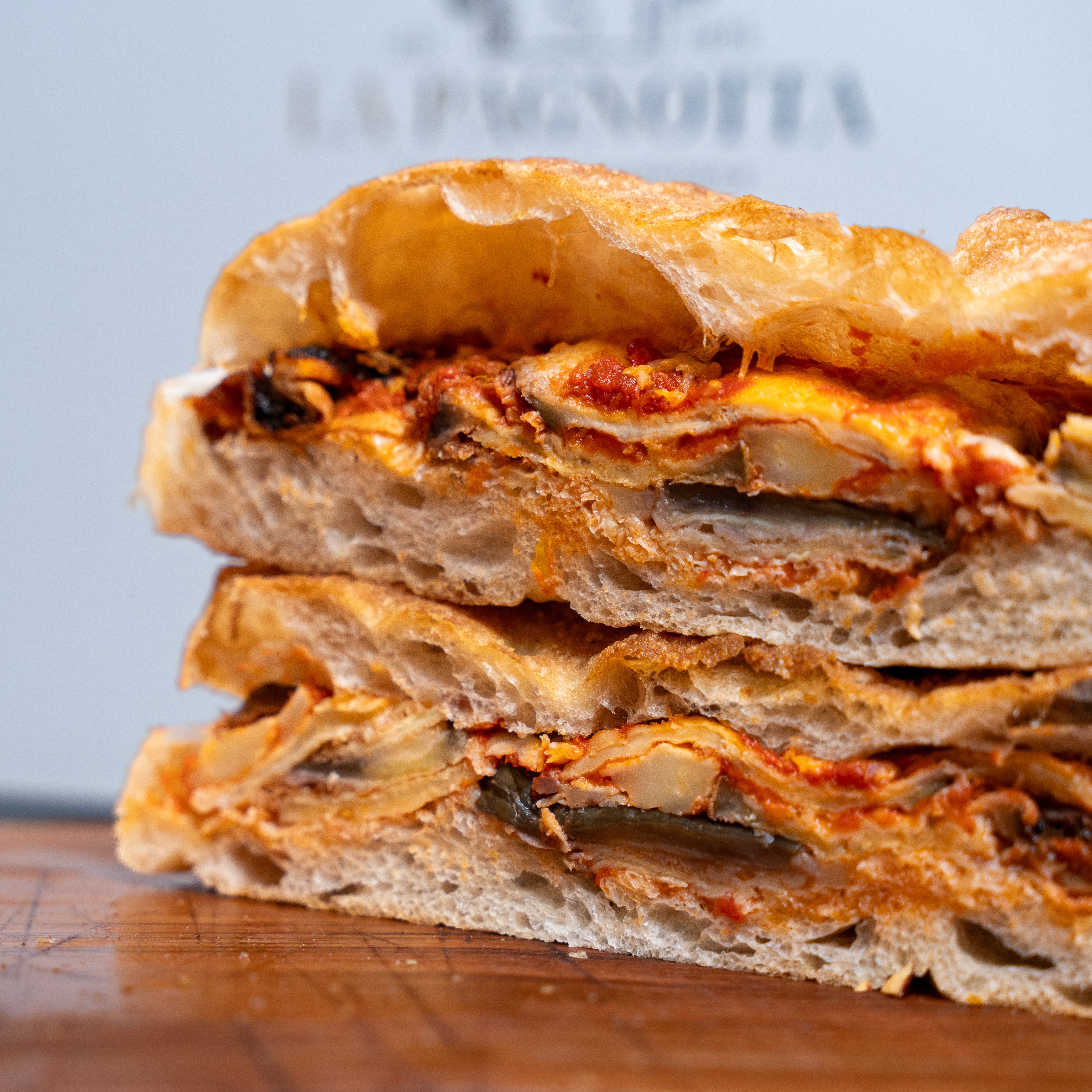 Pizza nel rutiello con Parmigiana